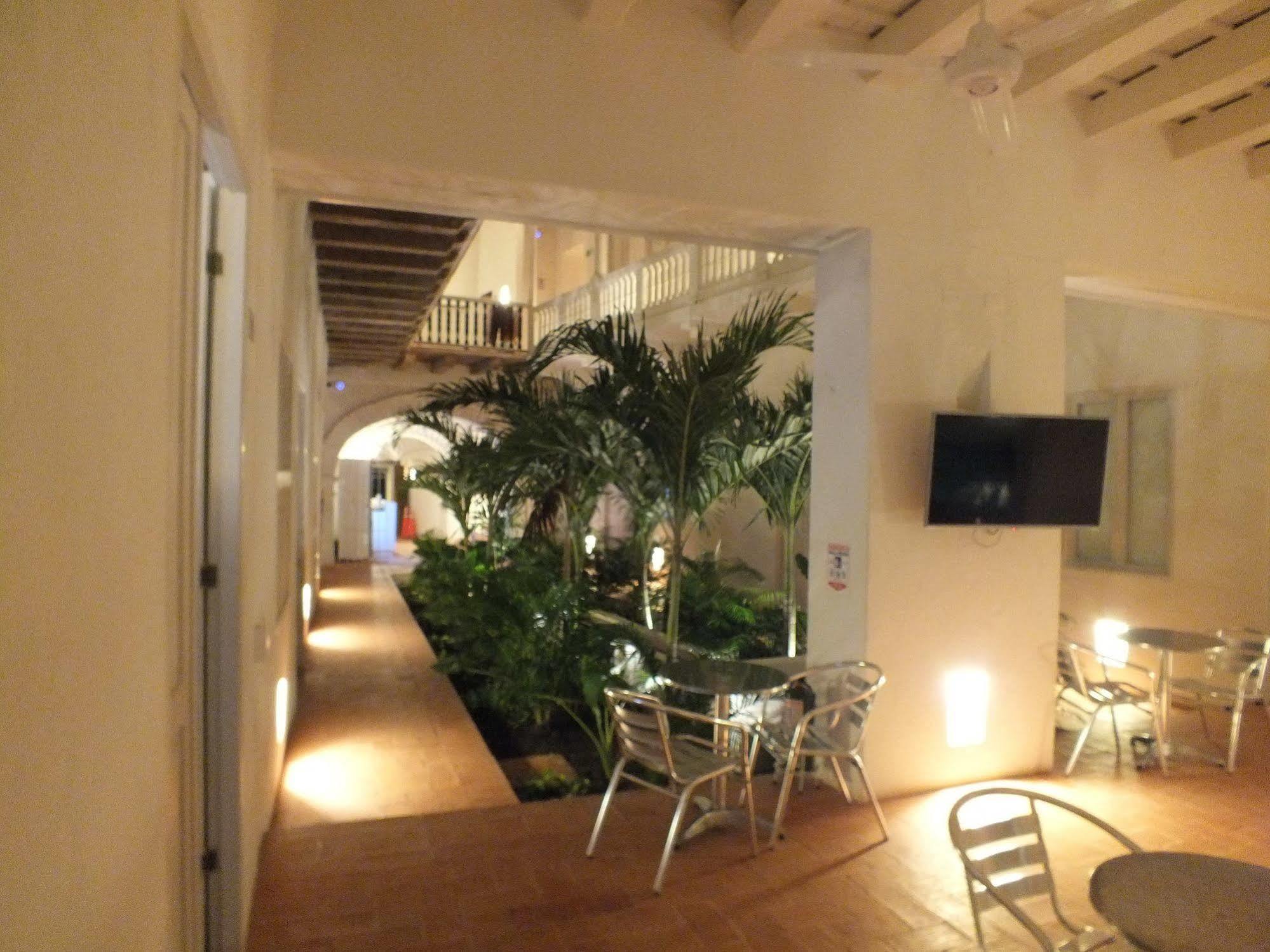 Hostel Casa Escallon *