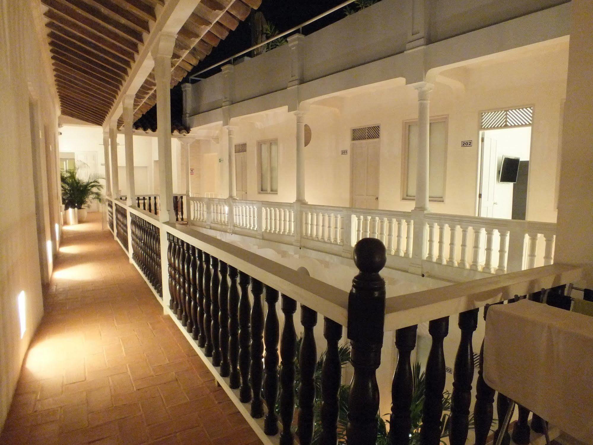 Casa Escallon Hostel *